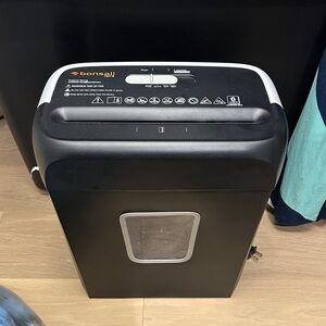 Amazon Black and White Paper Shredder